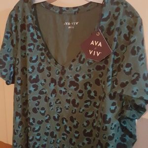 Ladies Plus Size 2X  Top By Ava Viv,  New